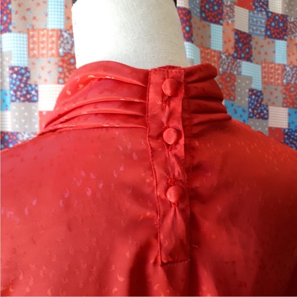 Red blouse - Picture 9 of 15